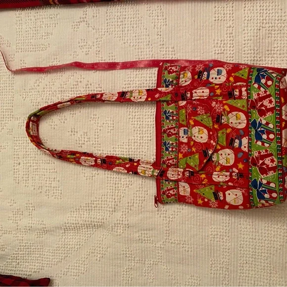Festive Red and Green Handbag - Picture 4 of 10
